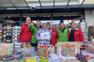 Lokale fracties PvdA en GroenLinks Nieuwegein organiseren succesvolle Sint inzamelactie voor de speelgoedbank.